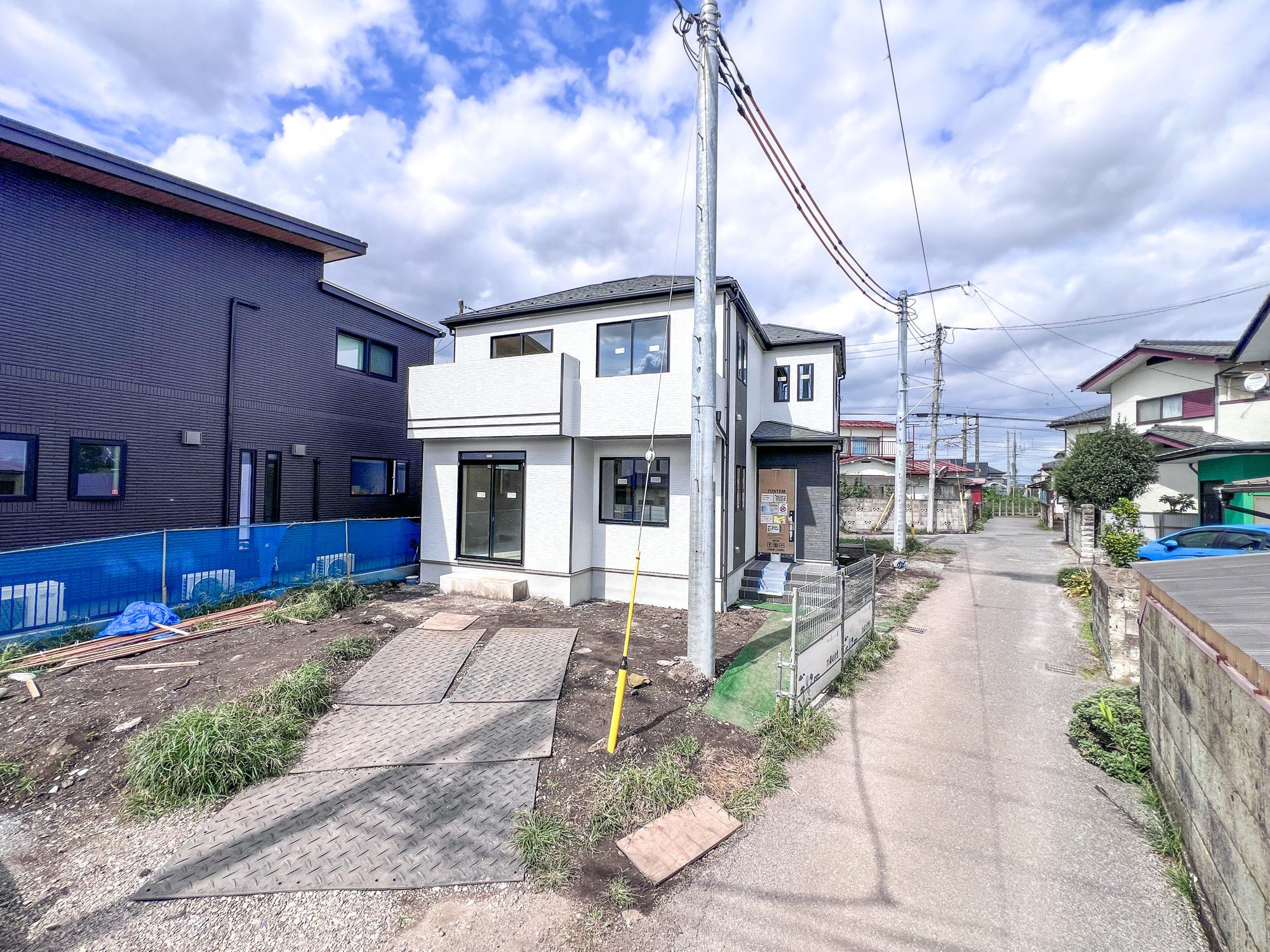 宇都宮市東町　新築住宅全１棟の前面道路含む現地写真|低層の一戸建てを中心とした街並みが整然と続き、周辺は高い建物が建っていないので、採光や開放性に恵まれ、空が広く緑の多い閑静な趣を感じる環境です。

