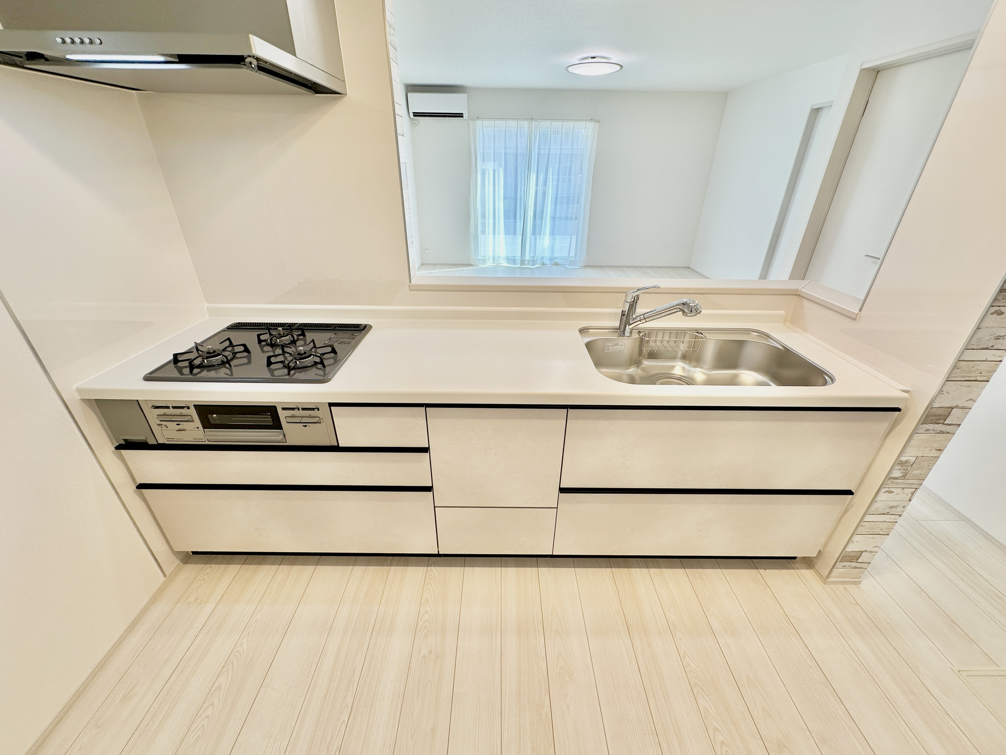宇都宮市清原台１丁目　新築住宅全１棟のキッチン|【同社施工例】収納が多いのでキッチンの上は常にきれいに保てます！！
お料理がしたくなるそんな嬉しい・楽しいキッチンです♪