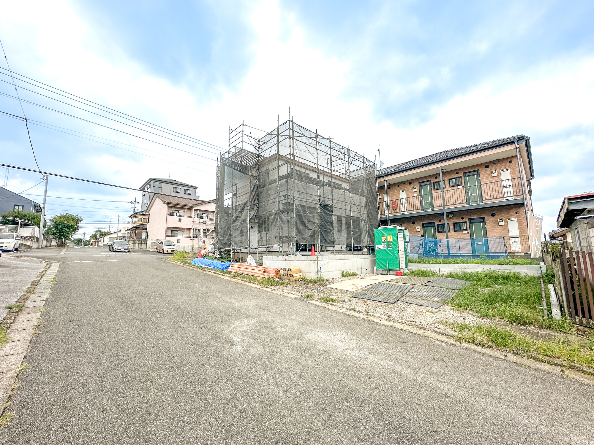 宇都宮市清原台１丁目　新築住宅全１棟の前面道路含む現地写真|閑静な住宅地で子育て家族にピッタリ。毎日のお散歩も快適な緑に恵まれたエリアで、自然に包まれた穏やかな暮らしを実現するための、ゆとりある住環境が整っています。

