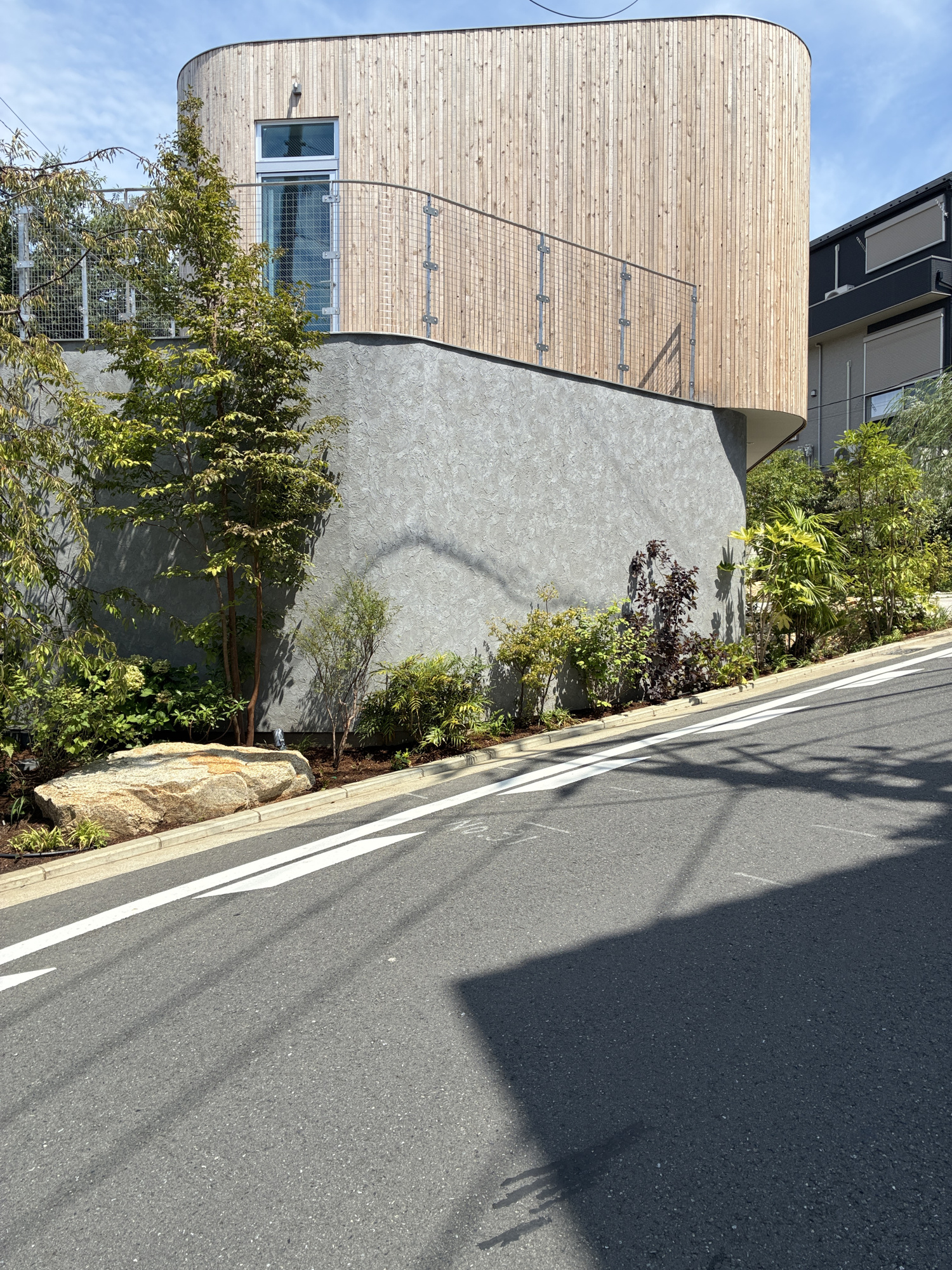 【前面道路含む現地写真】