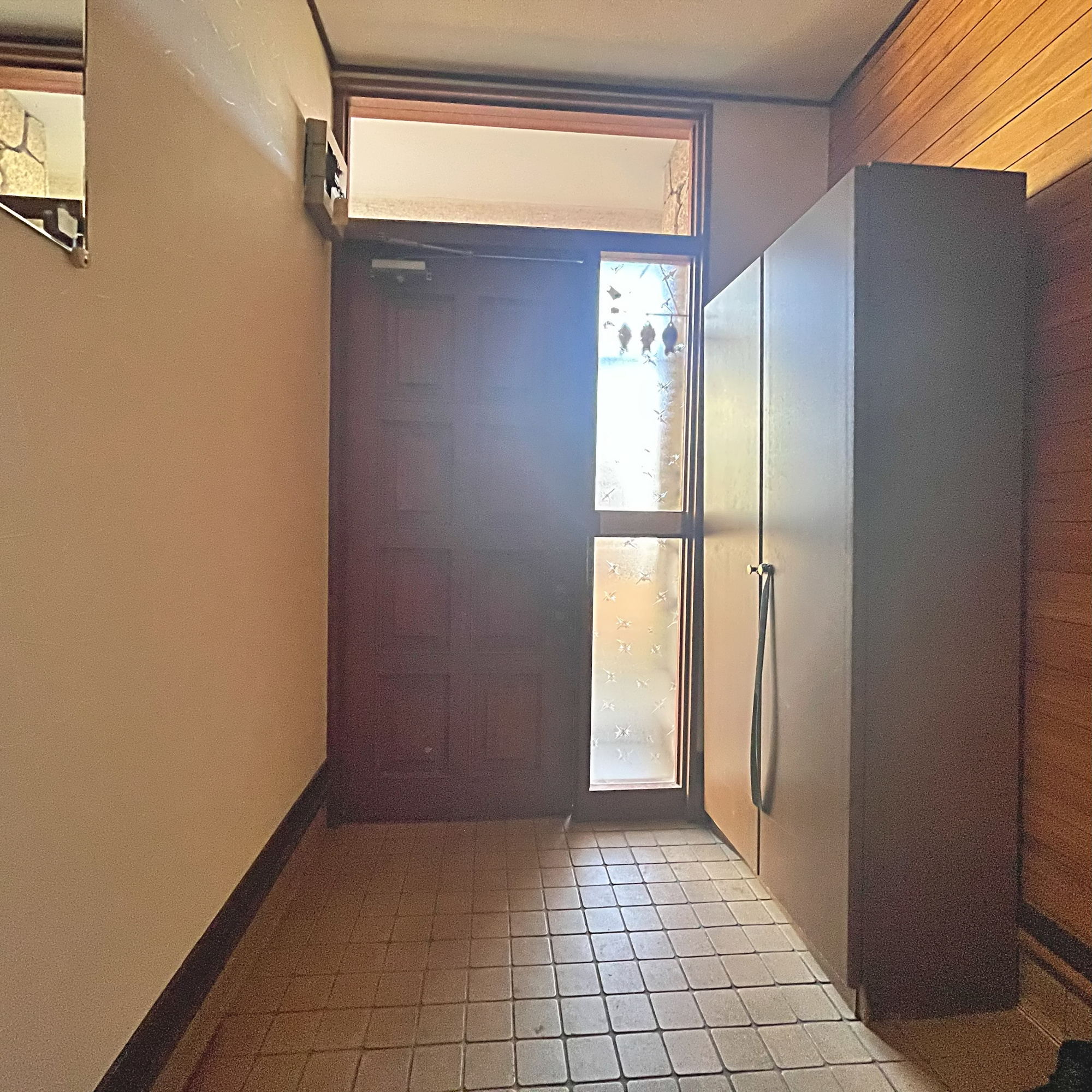 登別市新生町5丁目25-10　中古住宅の玄関