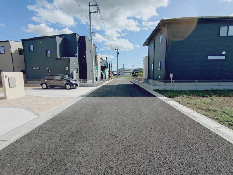 【東松山市松山町3丁目5期3号棟 前面道路】幅員6.0ｍございます。(2026.08.07撮影)