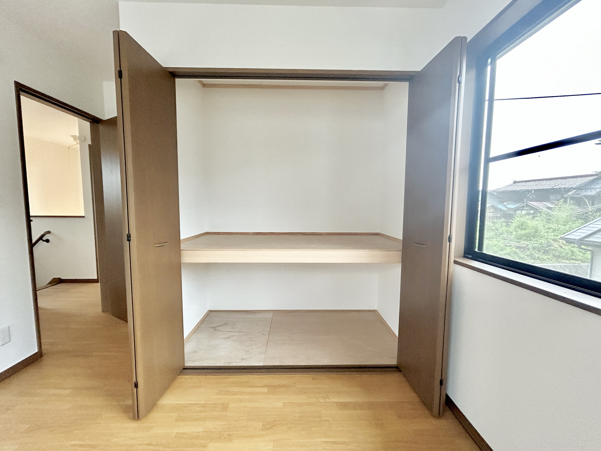 安中市古屋1期　中古住宅の収納|レイアウトを自由自在にカスタマイズ出来る機能的な収納が魅力！
可動棚を設置するもよし、アルミラックを設置するもよし、収納ボックスなどを配置して使えば、多様な使い方が出来、収納の幅が広がります！
