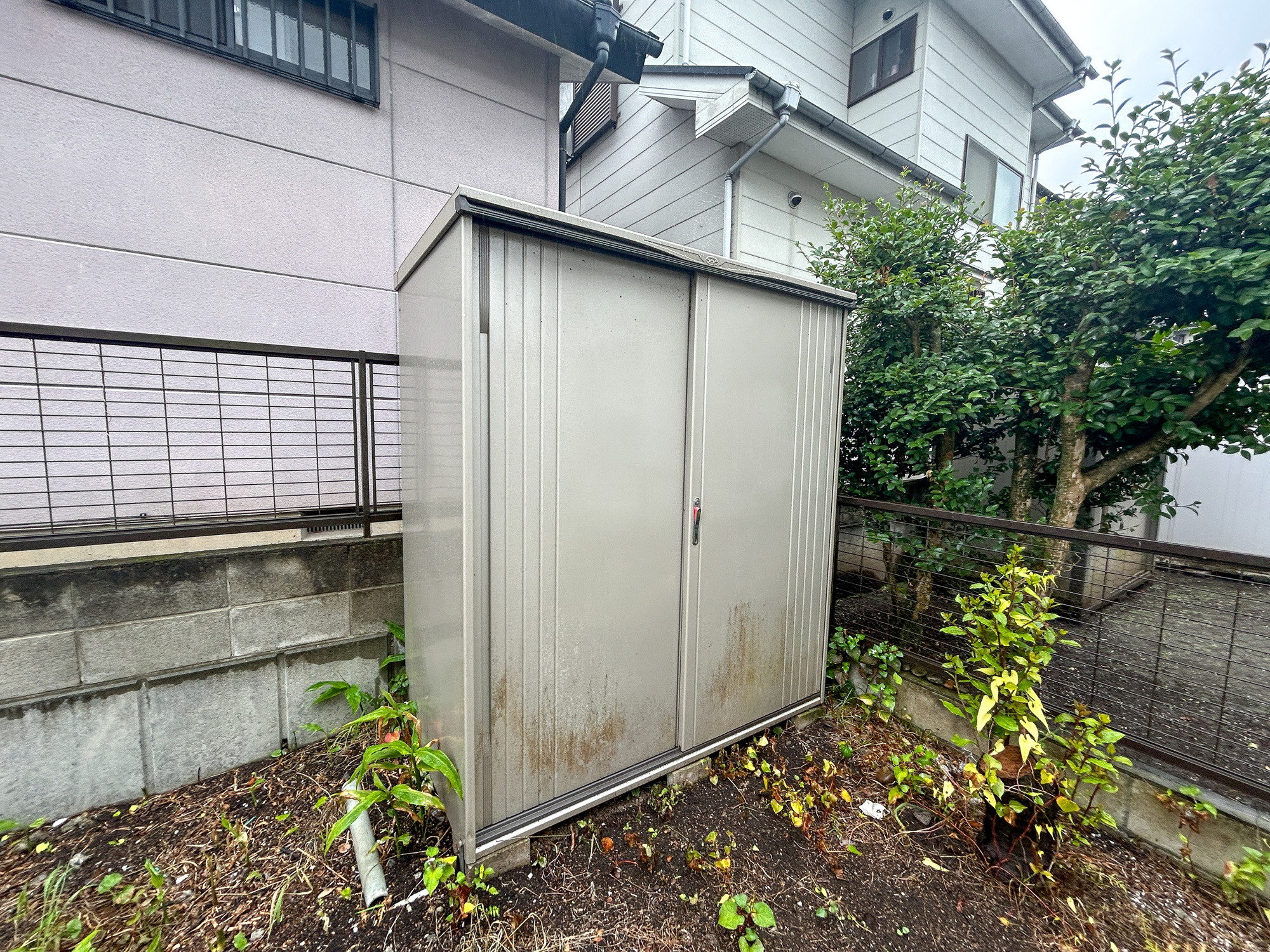 安中市古屋1期　中古住宅の収納|お庭には物置が設置しておりアウトドアグッズや荷物をたっぷり収納可能♪