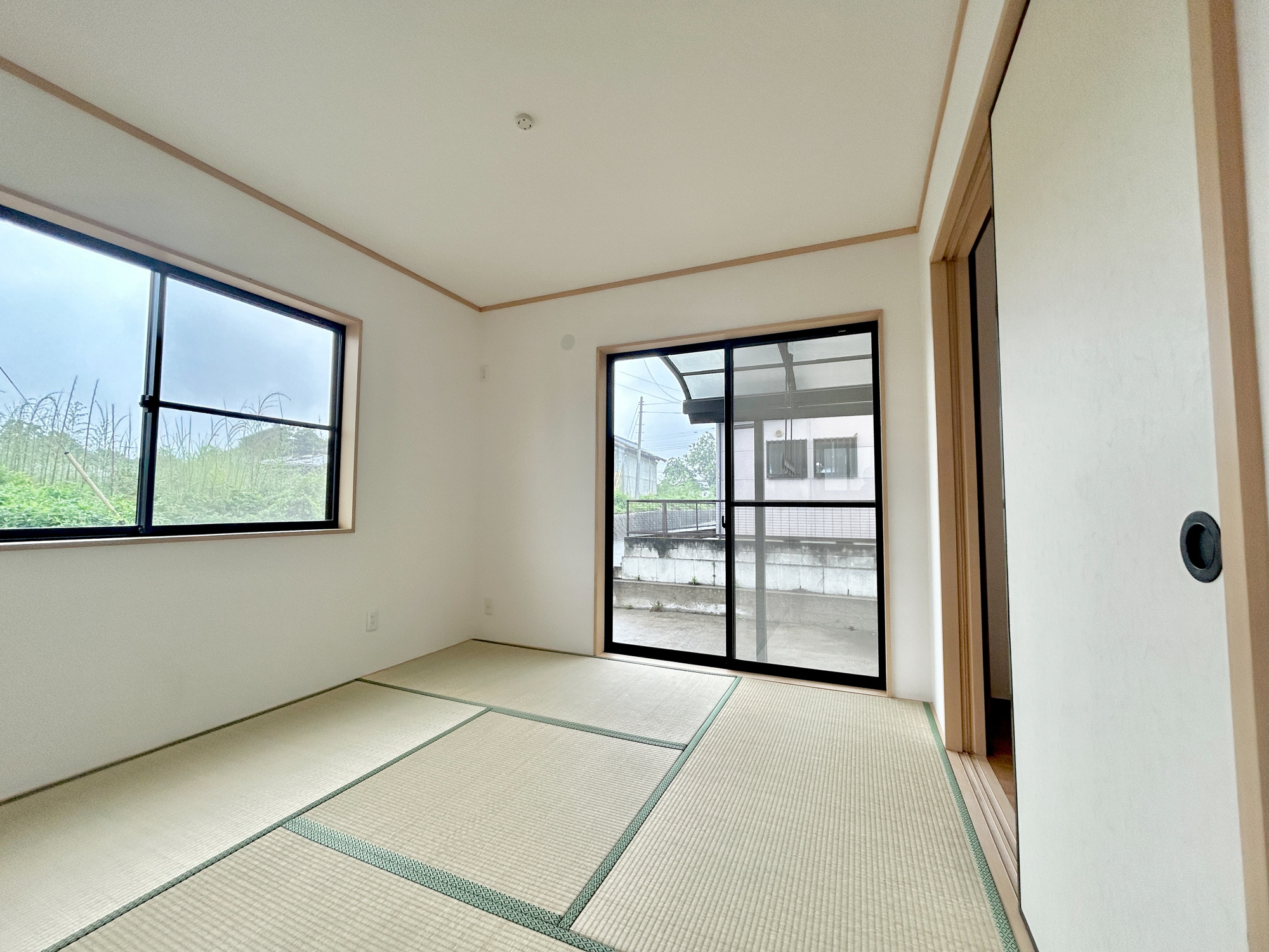 安中市古屋1期　中古住宅の和室|LDKと隣接した和室。
リビングから目が届く場所なので、お子様の遊び部屋・お昼寝スペースとして使うのもオススメです♪