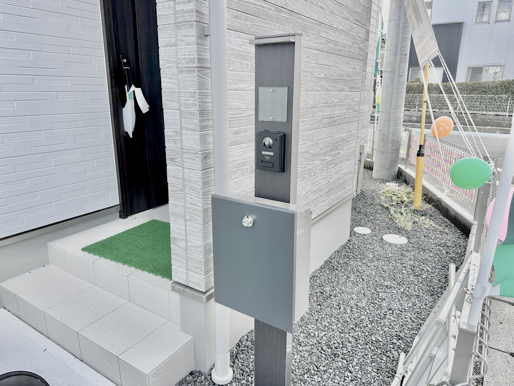 宇都宮市日の出１丁目の新築一戸建の設備|おしゃれな機能ポールにはポスト、インターフォン、表札設置可能です♪