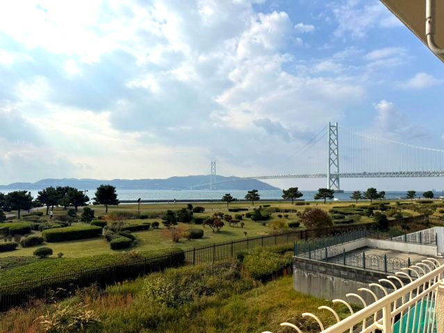 メゾン舞子ショアー　の展望|南側バルコニーから明石海峡大橋望む