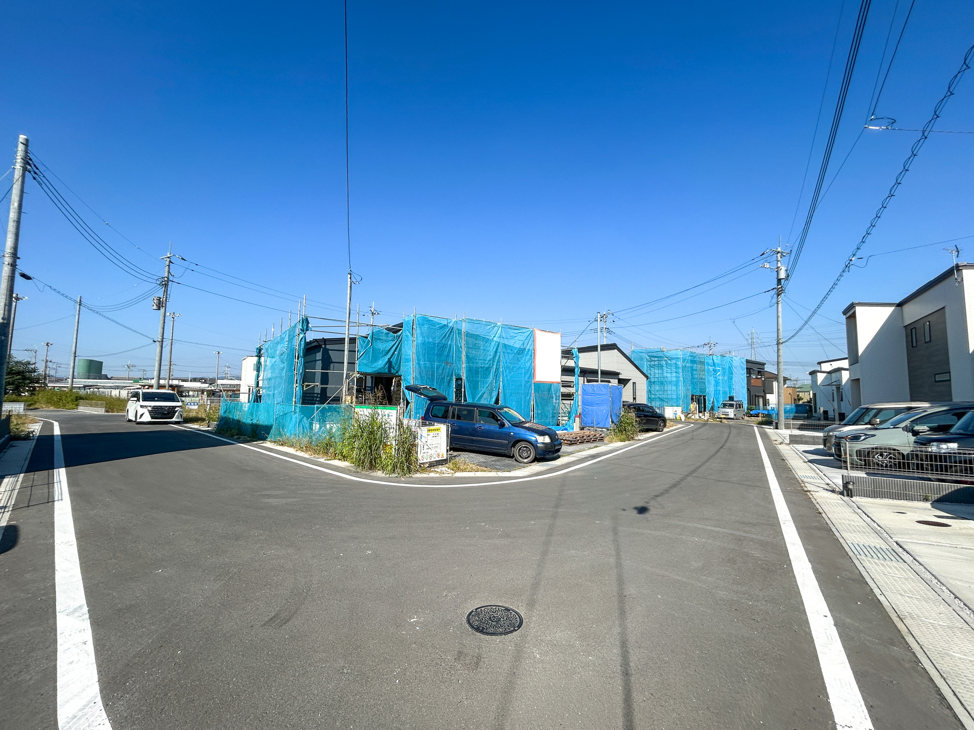前橋市青柳町3期　新築住宅全11区画の前面道路含む現地写真|閑静な住宅地で子育て家族にピッタリ。毎日のお散歩も快適な緑に恵まれたエリアで、自然に包まれた穏やかな暮らしを実現するための、ゆとりある住環境が整っています。


