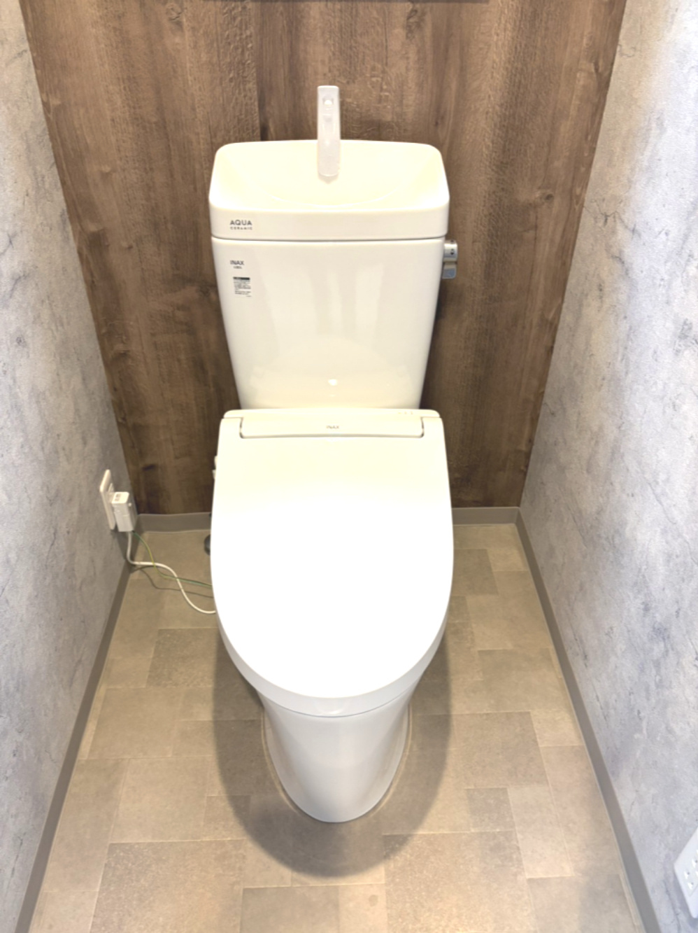 高槻市寿町3丁目戸建のトイレ|シンプルで使いやすいトイレです