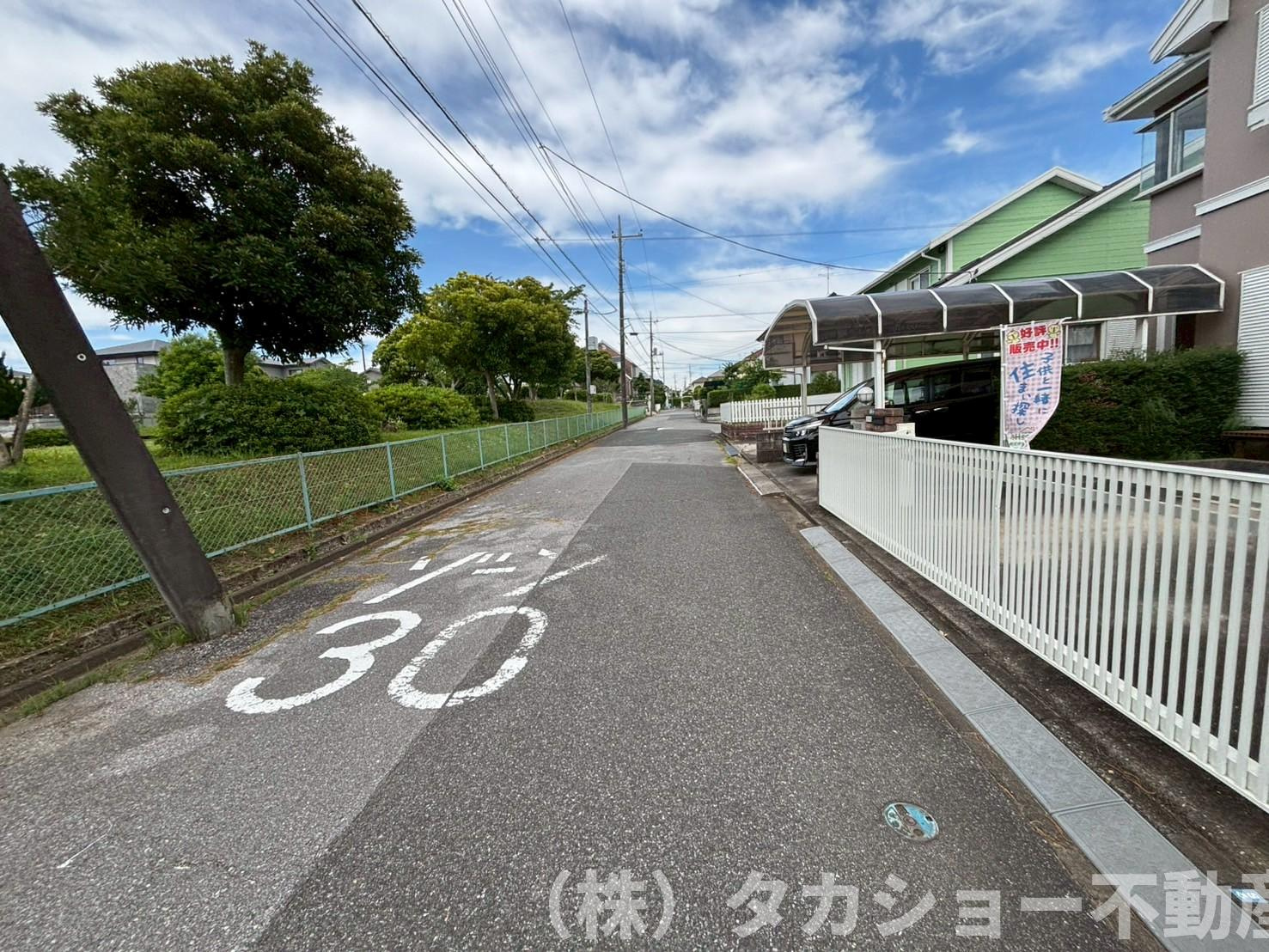 木更津市八幡台6丁目　中古戸建の前面道路含む現地写真|前面道路含む現地写真です