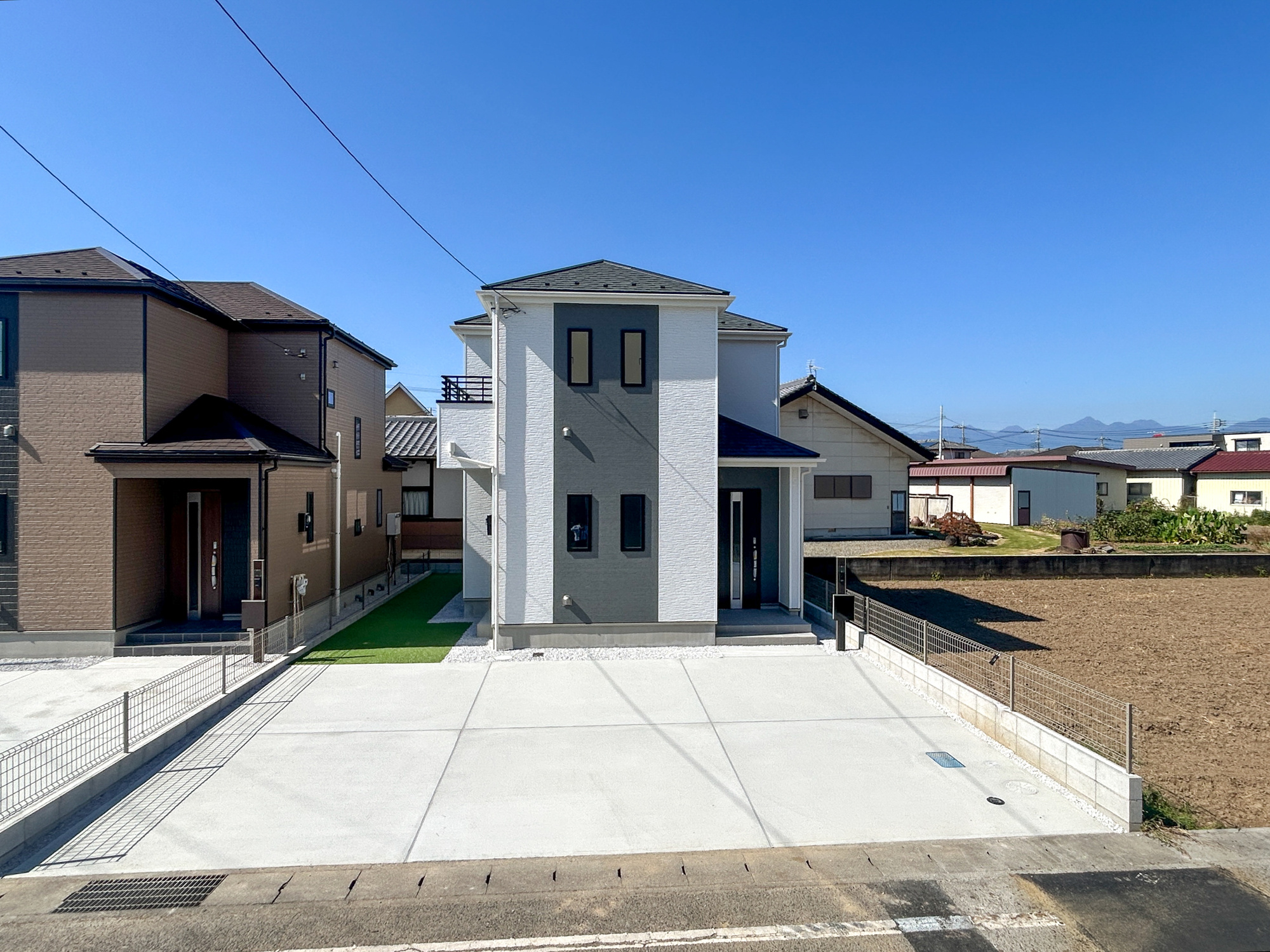 高崎市小八木町　新築住宅全2棟のバルコニー|インナーバルコニーなので急な雨でも安心♪広々としたバルコニーで日々の洗濯物はもちろん、布団などの大物もたくさん干していただけます♪