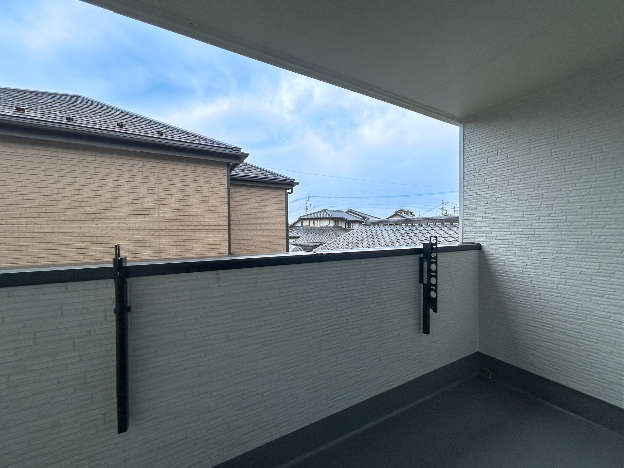 高崎市小八木町　新築住宅全2棟の展望|低層の一戸建てを中心とした街並みが整然と続き、周辺は高い建物が建っていないので、採光や開放性に恵まれ、空が広く緑の多い閑静な趣を感じる環境です。