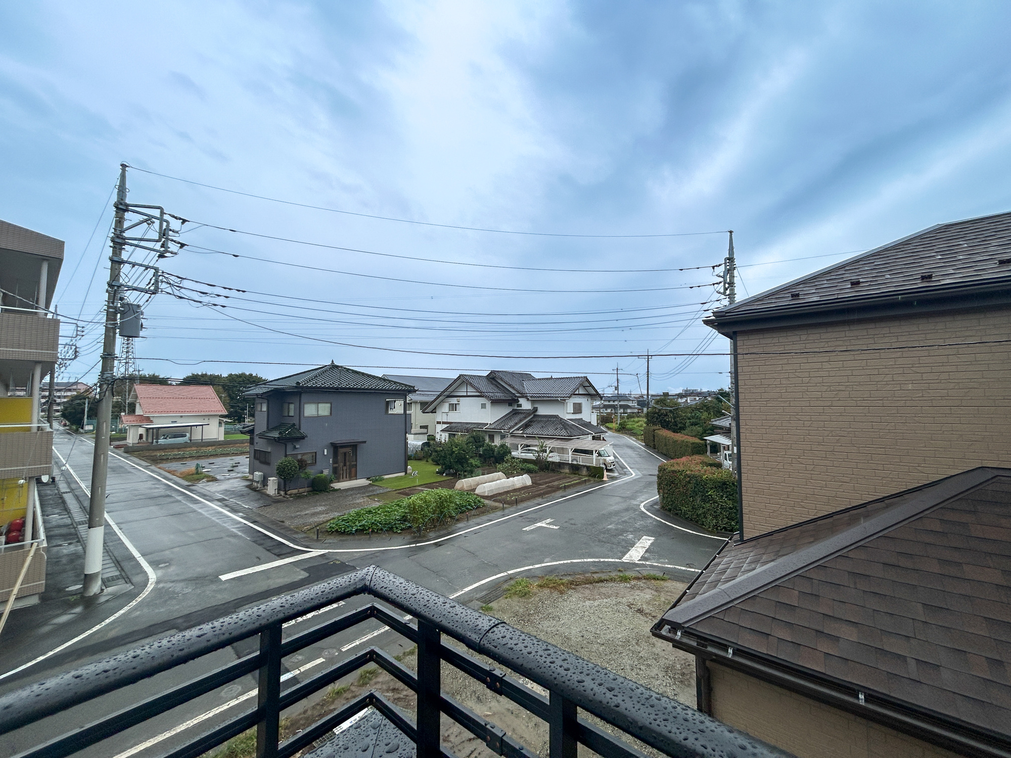 高崎市小八木町　新築住宅全2棟の設備|浄水機能付シャワー水栓は、浄水器ごと蛇口が引き出せるから、ポットやお鍋などに浄水を注ぐときやシンクを洗う時に便利です♪