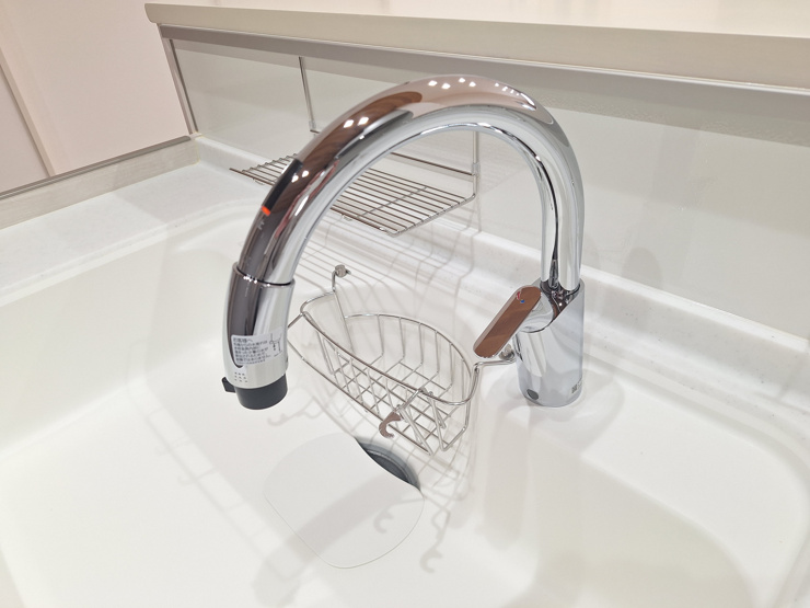 【リクシルタッチレス水栓】節水効果、タッチレスで衛生的です。