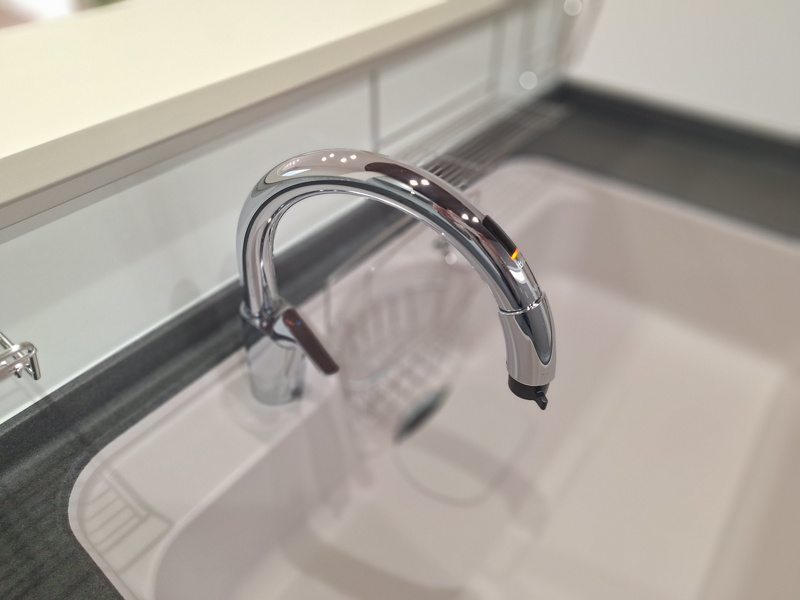 【リクシルタッチレス水栓】節水効果、タッチレスで衛生的です。