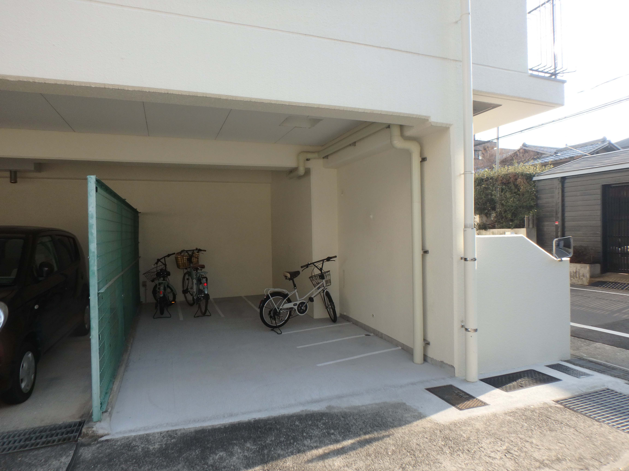 ファミール芦屋伊勢町の駐輪場|屋内駐輪場。月額300円