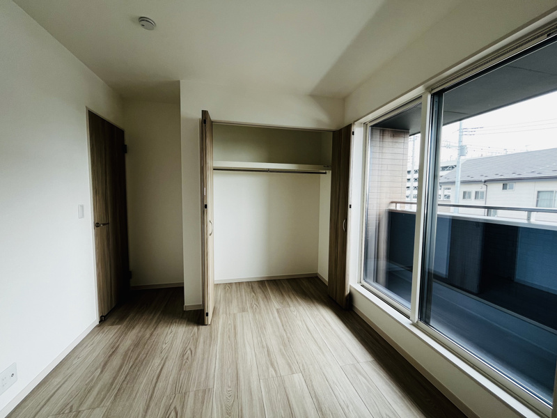 【西小保方町　2号棟　洋室5.2帖　】