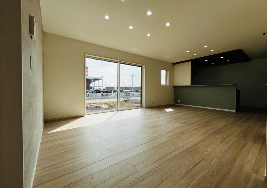 【西小保方町　2号棟　LDK18帖　】