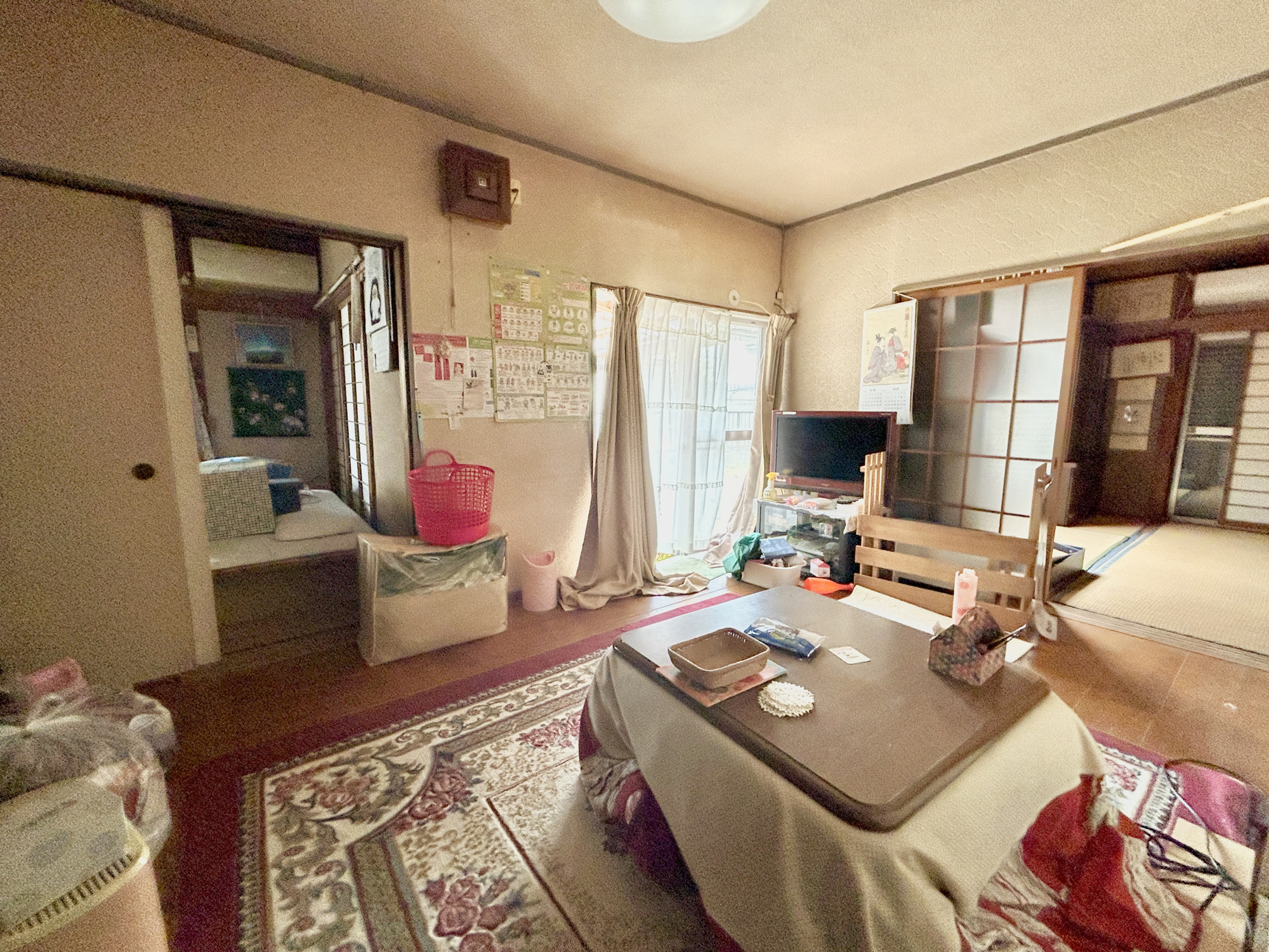 前橋市六供町３丁目　中古住宅の居間・リビング|室内にいても、たっぷりの陽光と爽やかな風を感じて頂ける、開放感あふれるリビングです。
ご家族と穏やかに過ごす、心地の良い時間が流れます。