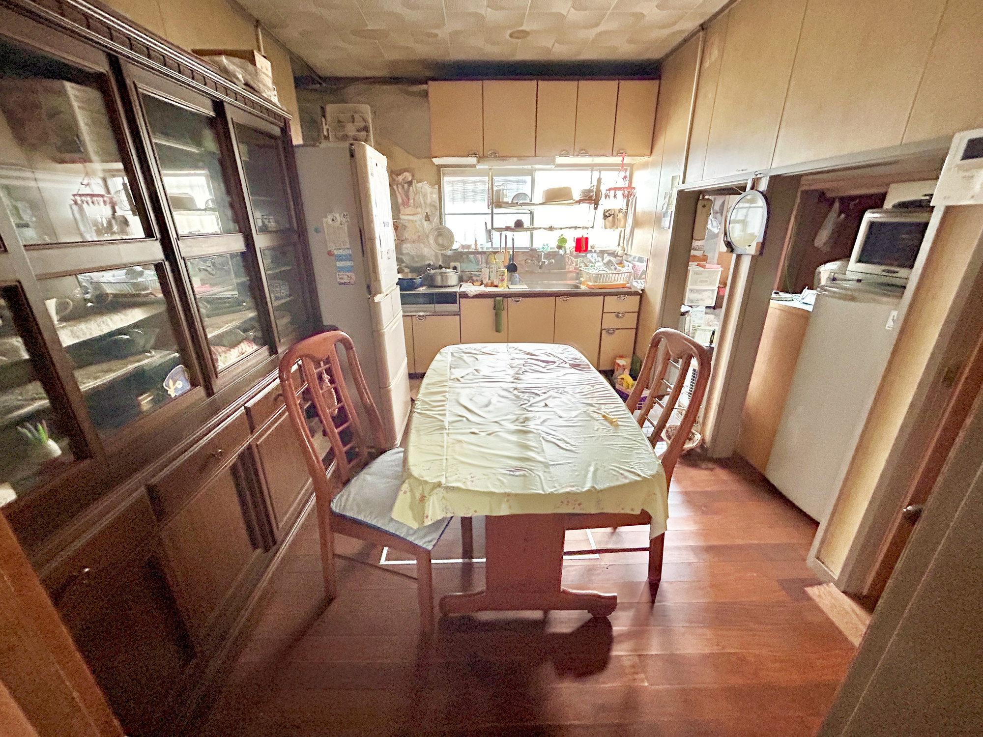 前橋市六供町３丁目　中古住宅のキッチン|ここにはみんなが集い、食事と楽しい会話が始まる。話に夢中になりすぎて、ついつい時を忘れてしまう。そんな束の間の幸せを感じさせてくれる場所。