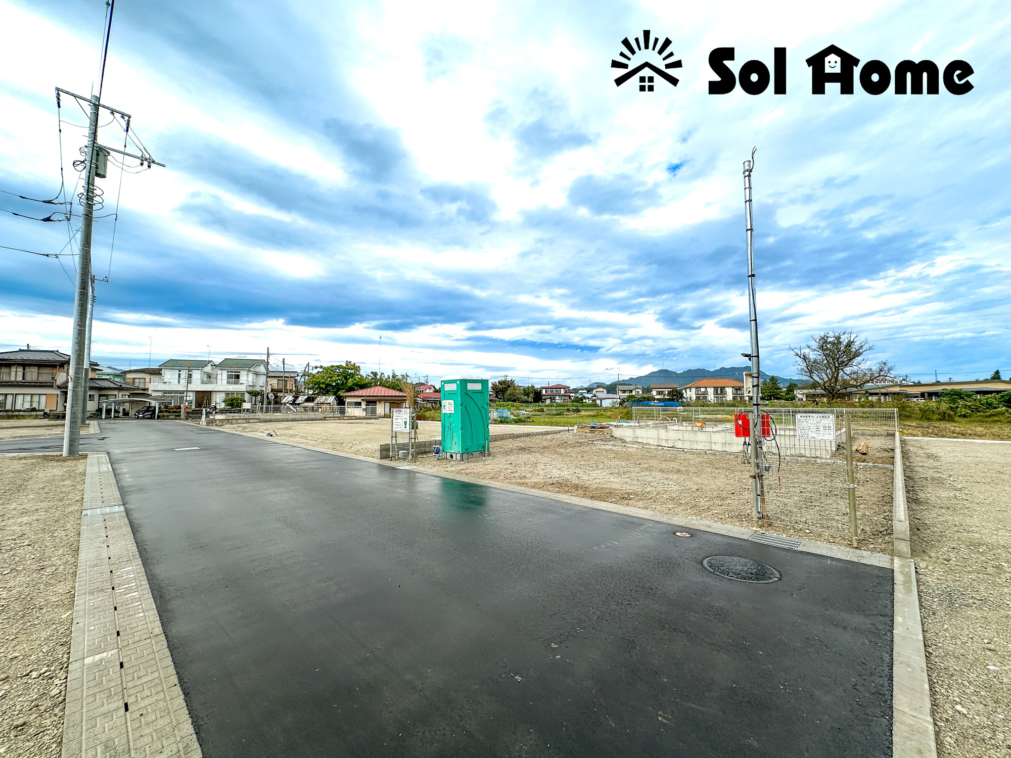 鹿沼市泉町第３　新築住宅全２棟の前面道路含む現地写真|閑静な住宅地で子育て家族にピッタリ。毎日のお散歩も快適な緑に恵まれたエリアで、自然に包まれた穏やかな暮らしを実現するための、ゆとりある住環境が整っています。

