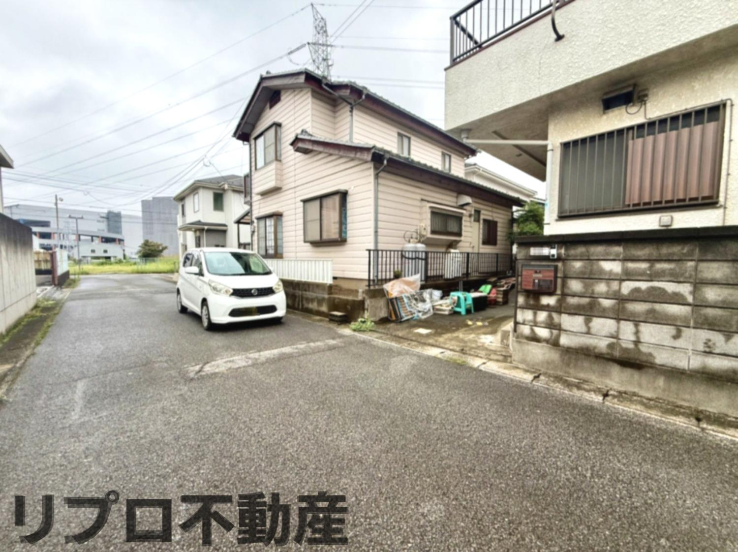 柏市船戸の売地の前面道路含む現地写真|前面道路は約5ｍの幅員があり、ゆとりのある道路幅！
車の出入りもしやすく、開放感のある立地です！