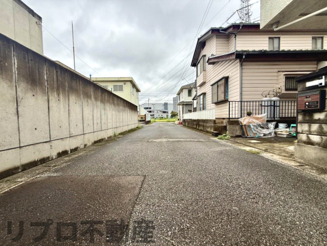柏市船戸の売地の前面道路含む現地写真|前面道路約5ｍ！ゆとりある道路幅で、車の出入りもスムーズです！
