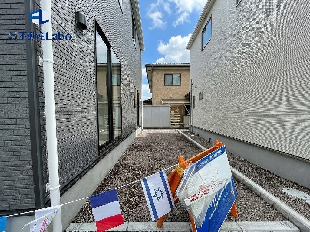 クレイドルガーデン　　富士宮市城北町第2　　全2棟の外観|お隣の2号棟との距離も充分とっております♪
ガーデニングもできます♪
