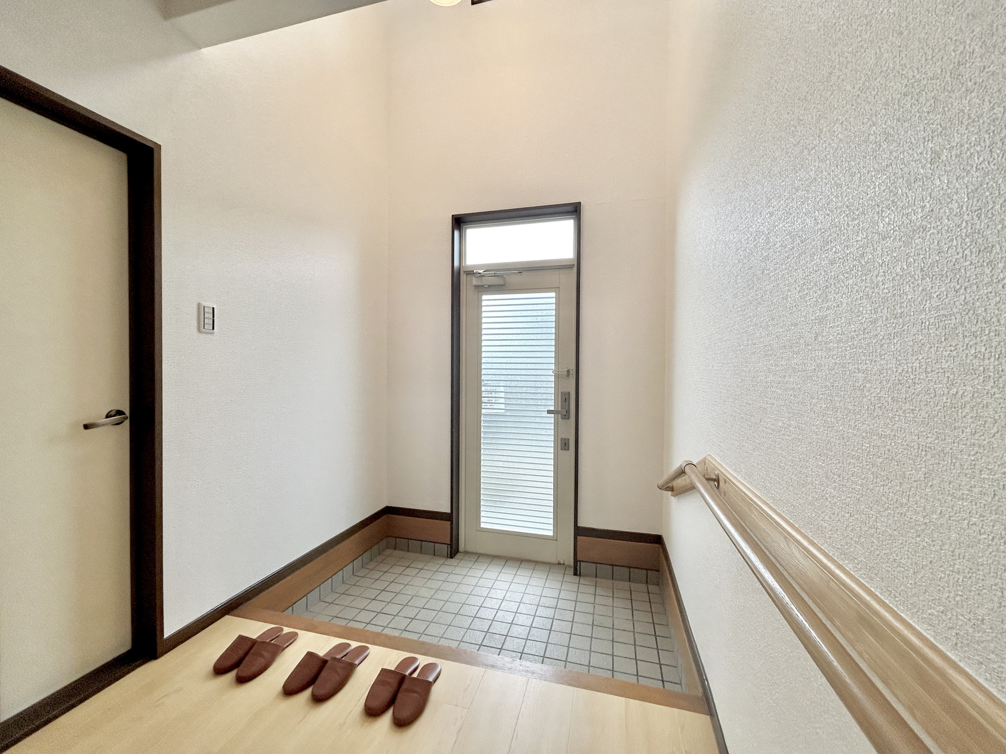 前橋市二之宮町　　　中古物件の内装|住まう人も来客も入った時にワクワクさせてくれるオシャレな玄関♪
気持ちの良い朝は、毎日ここからスタートしていきます♪