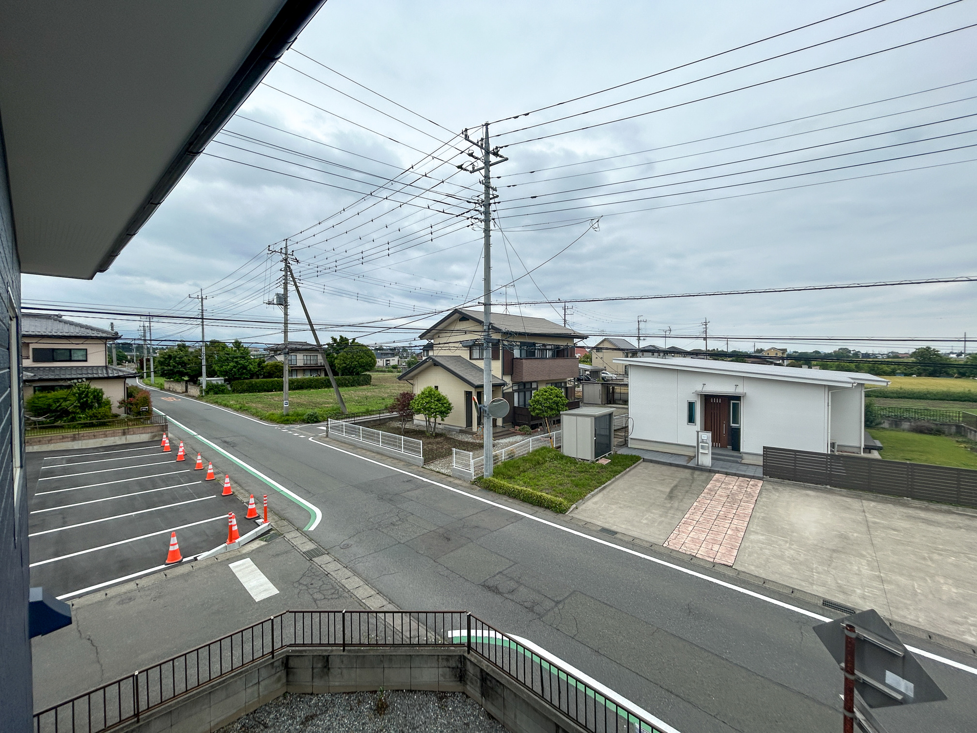 前橋市二之宮町　　　中古物件の展望|低層の一戸建てを中心とした街並みが整然と続き、周辺は高い建物が建っていないので、採光や開放性に恵まれ、空が広く緑の多い閑静な趣を感じる環境です。