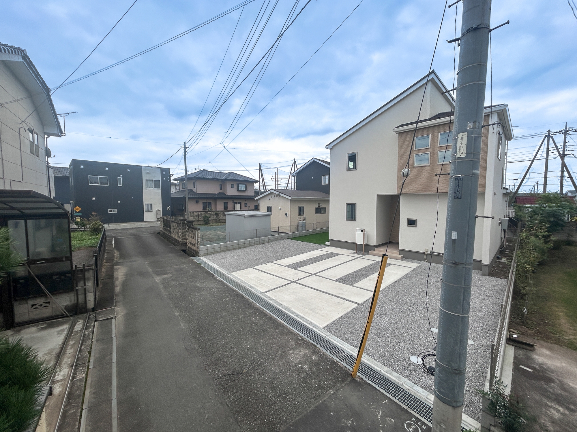 前橋市駒形町3期　新築住宅全1棟の前面道路含む現地写真|閑静な住宅地で子育て家族にピッタリ。毎日のお散歩も快適な緑に恵まれたエリアで、自然に包まれた穏やかな暮らしを実現するための、ゆとりある住環境が整っています。

