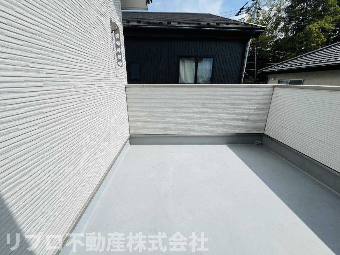 柏市小青田4丁目戸建のバルコニー|南西側バルコニーで日当たり良好！