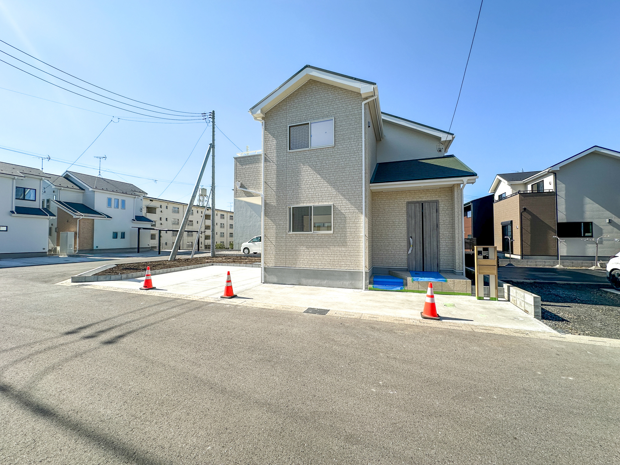 宇都宮市野沢町の新築一戸建の駐車場|車庫土間施工、駐車2台可能です(^^♪