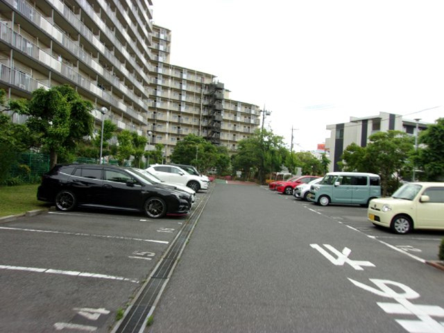 ハイラーク千葉の駐車場