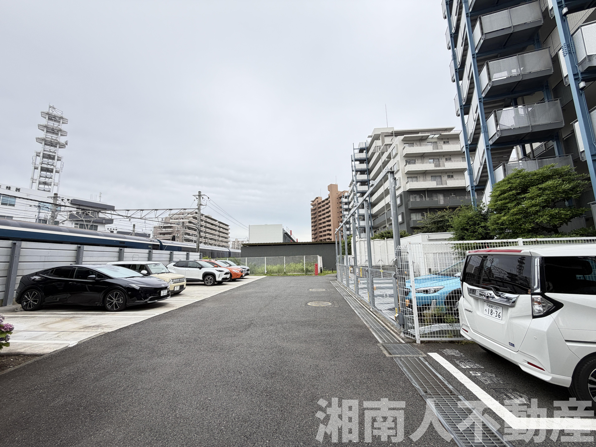 藤沢パーク・ホームズ弐番館の駐車場|駐車スペースもあります