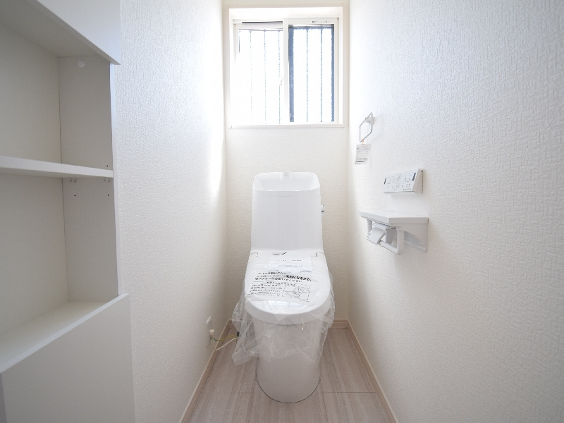 【７号棟：トイレ】トイレを2ヶ所に設け忙しい朝もスムーズ。家族それぞれが快適に使える、暮らしに嬉しい設備です