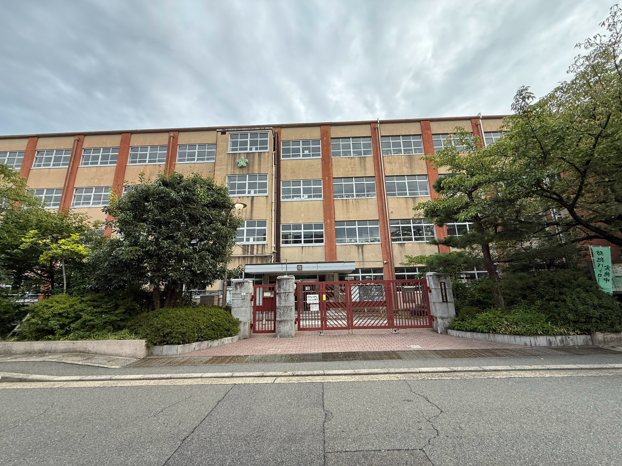 川島野田町土地の周辺|樫原小学校
