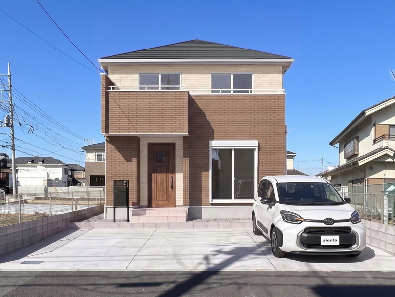 【２号棟　外観】アイボリー×ココアカラーで統一した外観。温かみのある色で、上品かつ可愛いらしい雰囲気に仕上げました♪（※完成イメージ画像）
