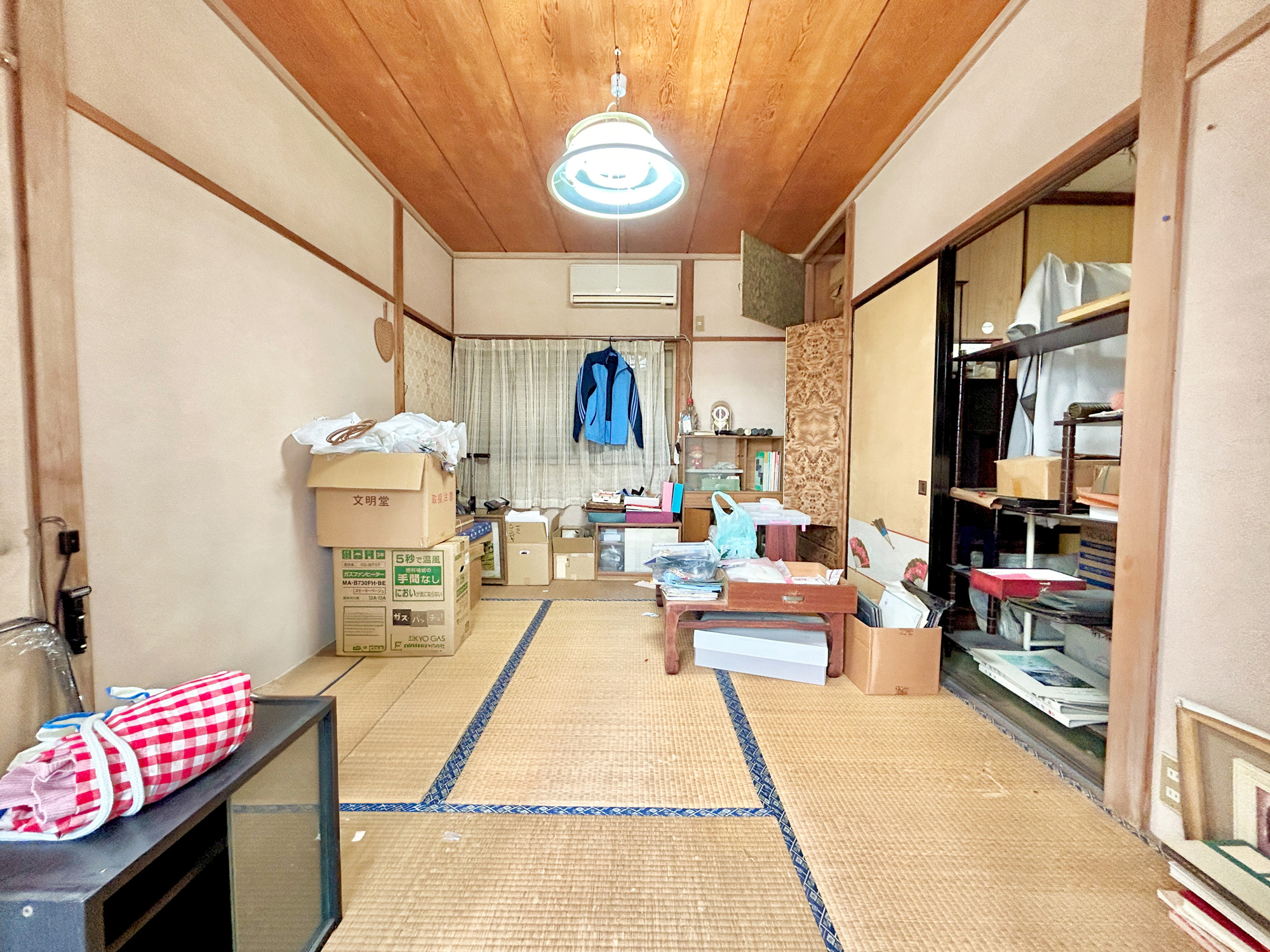 前橋市下新田町　中古戸建の和室|充分な広さと収納機能を備えた部屋はお子様の自発性と成長を促します。お子様の成長を支える、勉強や好きなことに没頭する学びの空間にどうぞ。
