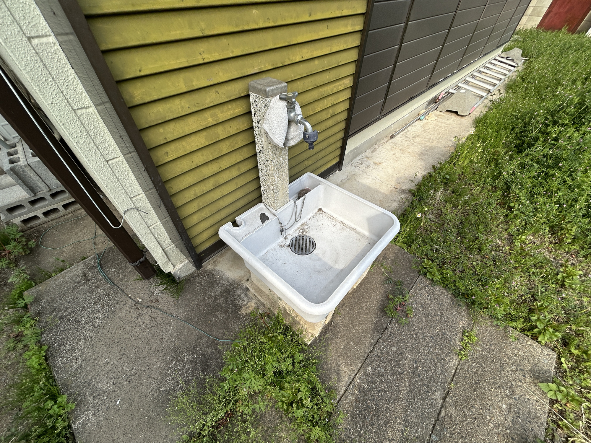 前橋市下新田町　中古戸建の設備|お庭には、立水栓があるのでお子様のお庭遊び後もすぐに手洗いが可能です♪						
						
