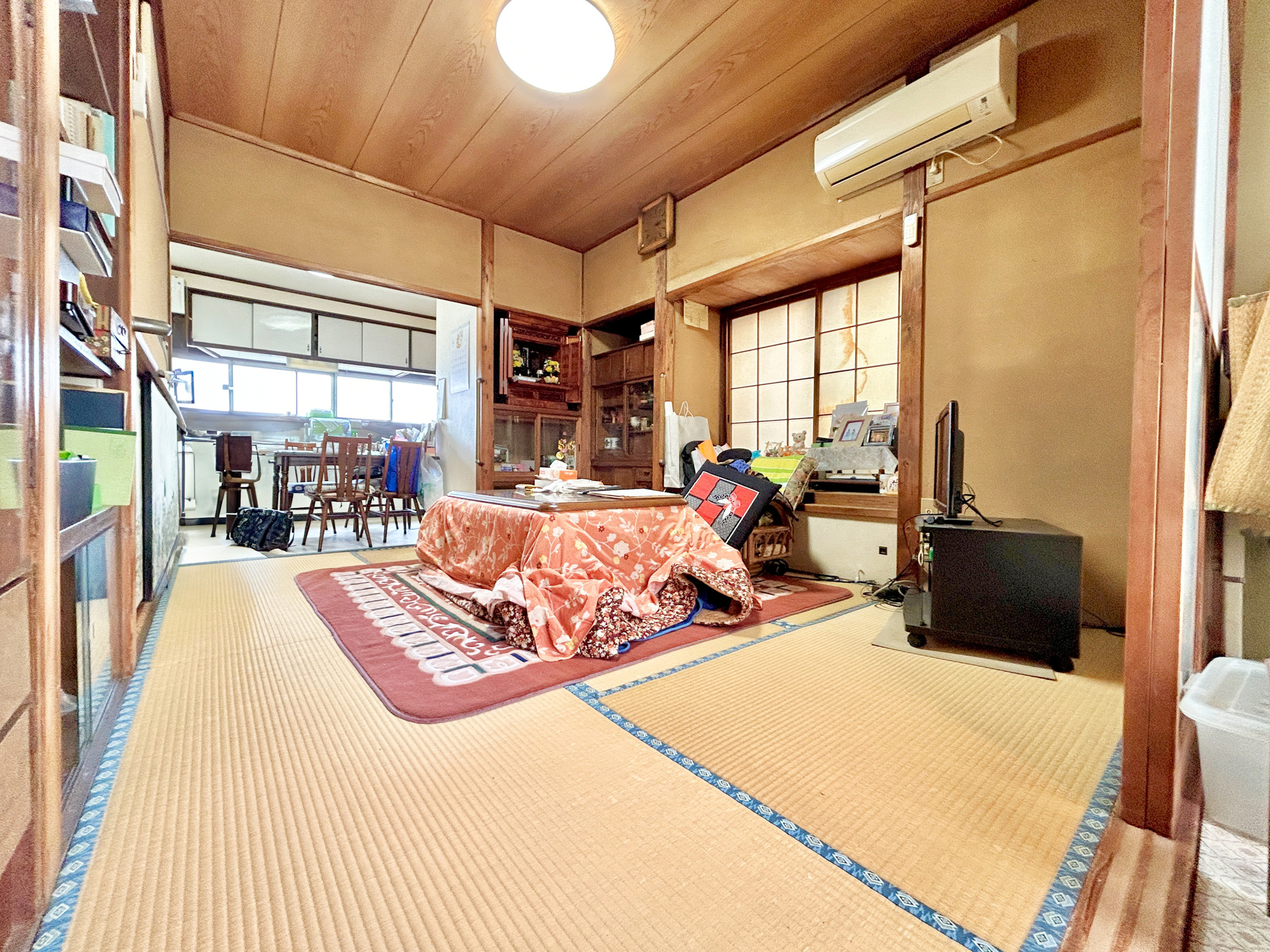前橋市下新田町　中古戸建の居間・リビング|オープンでのびやかな空間を生み出す、こだわりの広がりとゆとり。家族と過ごす時間を大切にしたい方にぴったりの明るくゆとりある住空間です。
