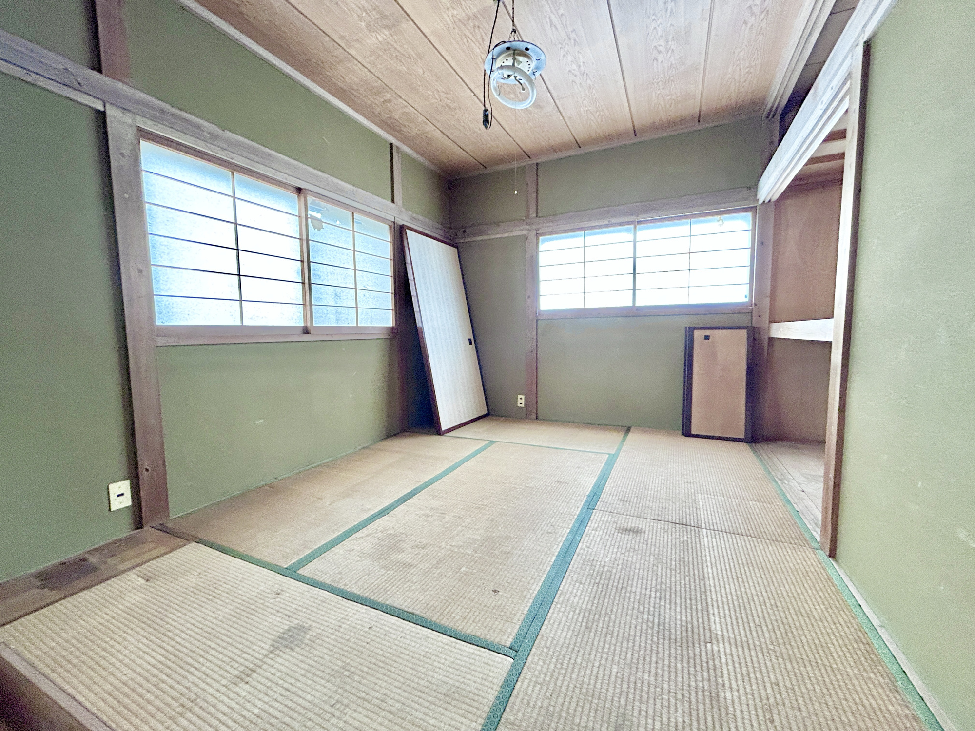 前橋市ぬで島町　中古戸建の和室|2階居室♪２面採光で通風良好♪