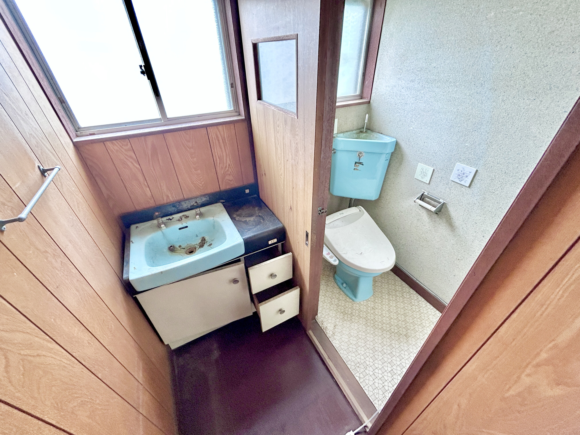 前橋市ぬで島町　中古戸建の独立洗面台|2階の洗面化粧台も設置されています♪