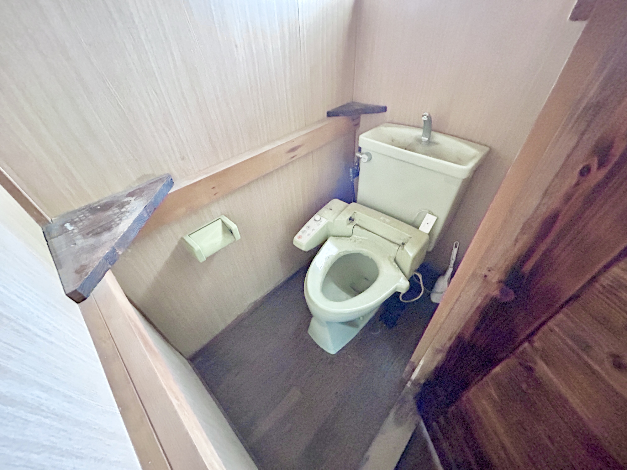 前橋市ぬで島町　中古戸建のトイレ|広々トイレ♪ウォッシュレット付き♪