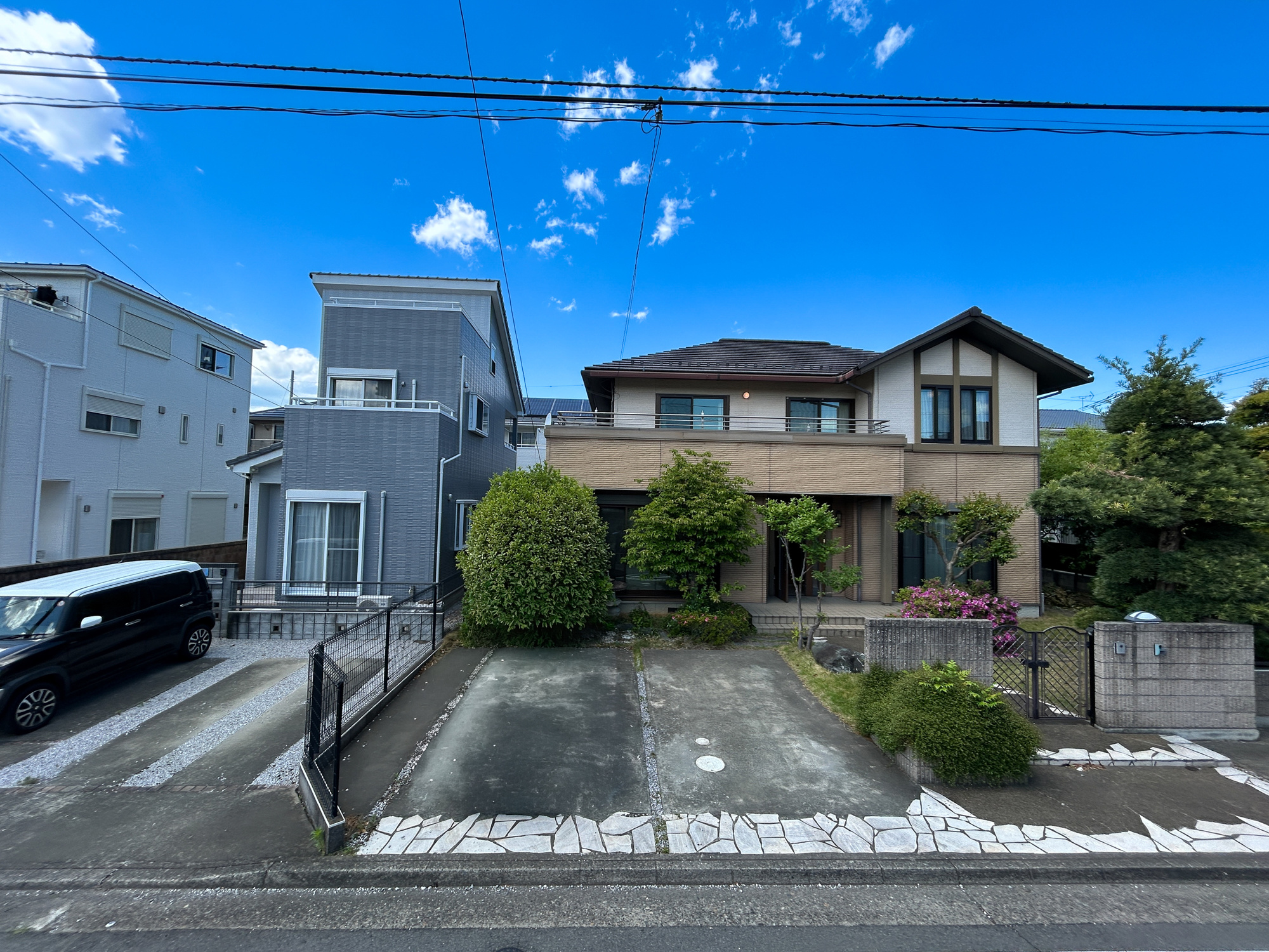 前橋市岩神町　中古住宅の駐車場|駐車は計３台可能♪