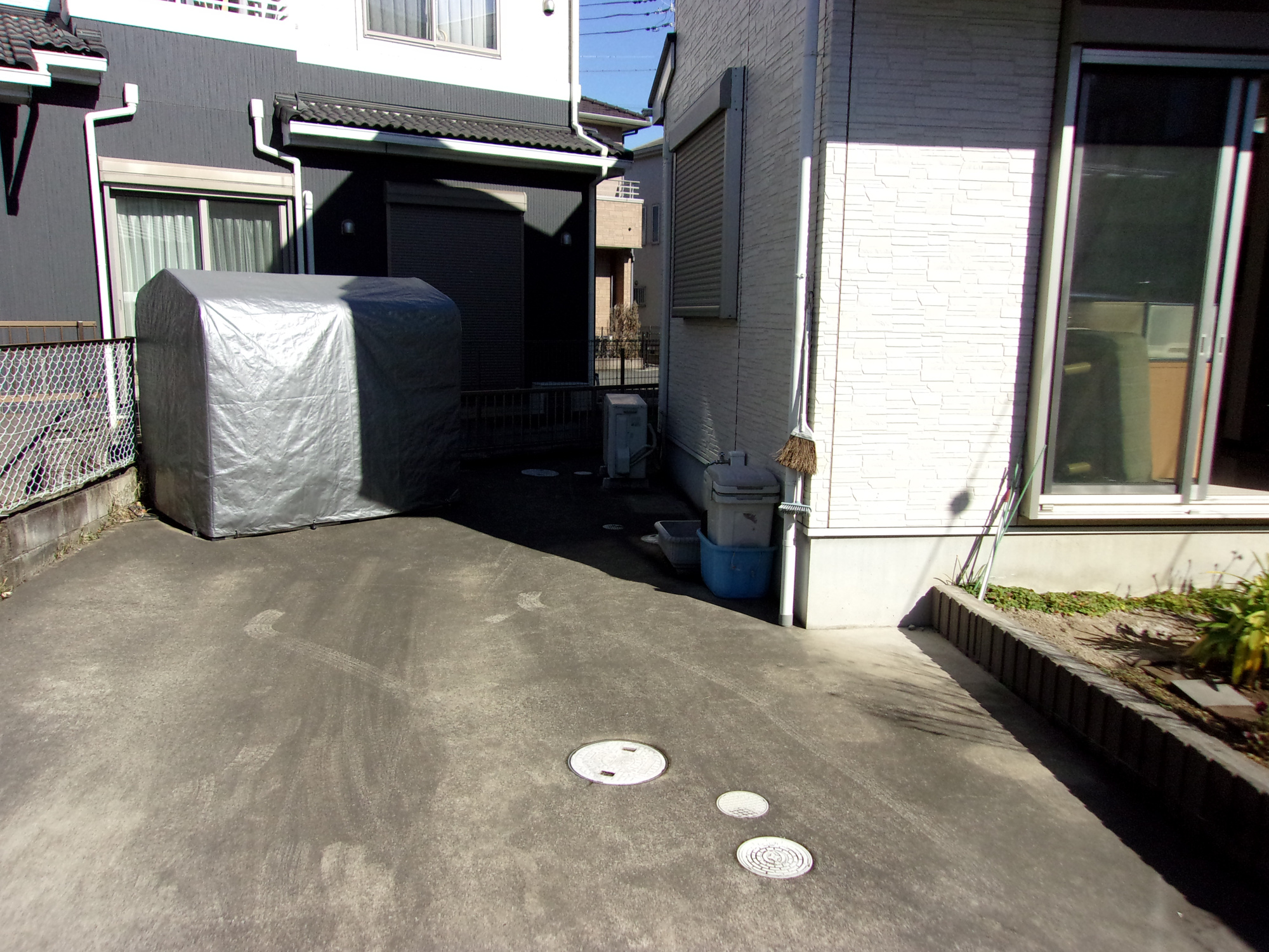千葉市中央区塩田町　中古戸建の駐車場