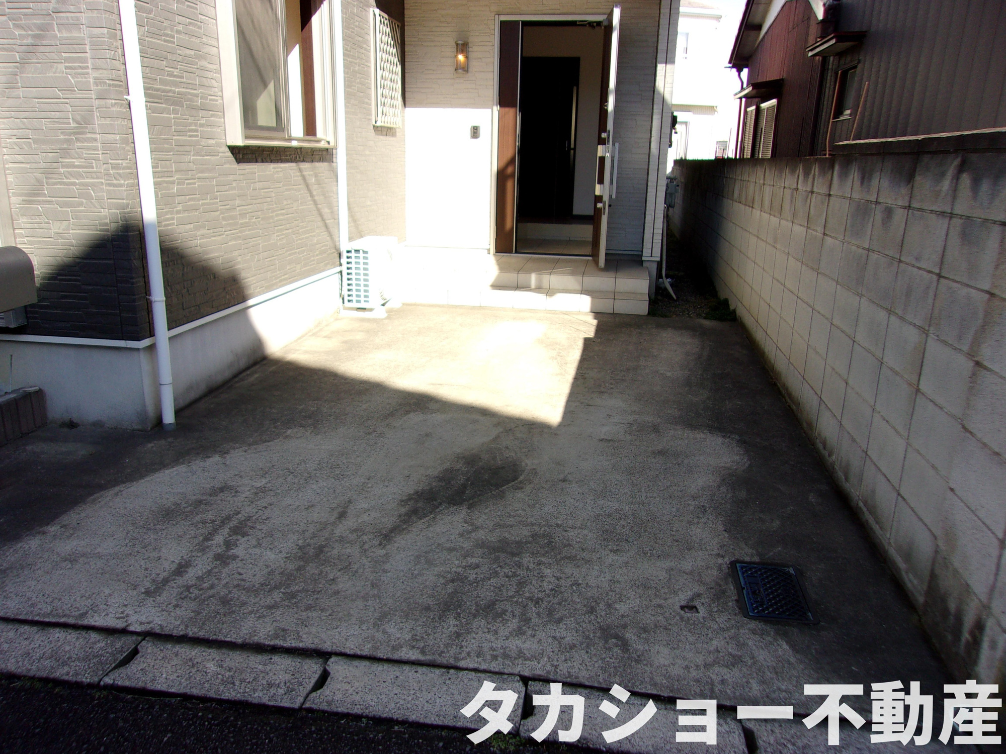 千葉市中央区塩田町　中古戸建の駐車場