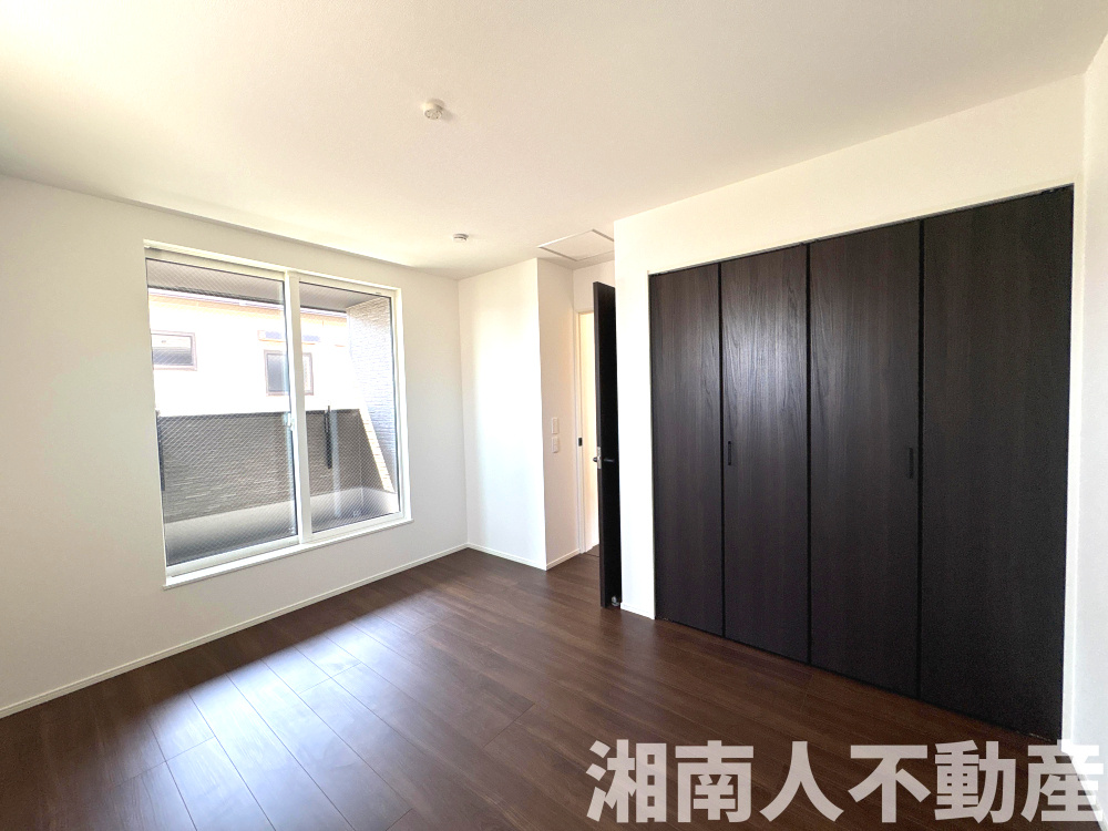 平塚市山下1丁目　新築戸建　全2棟の洋室|広々とした洋室です