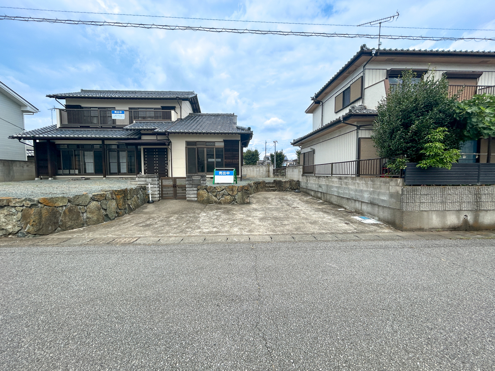 伊勢崎市境百々東　中古住宅の駐車場|駐車3台可能です♪