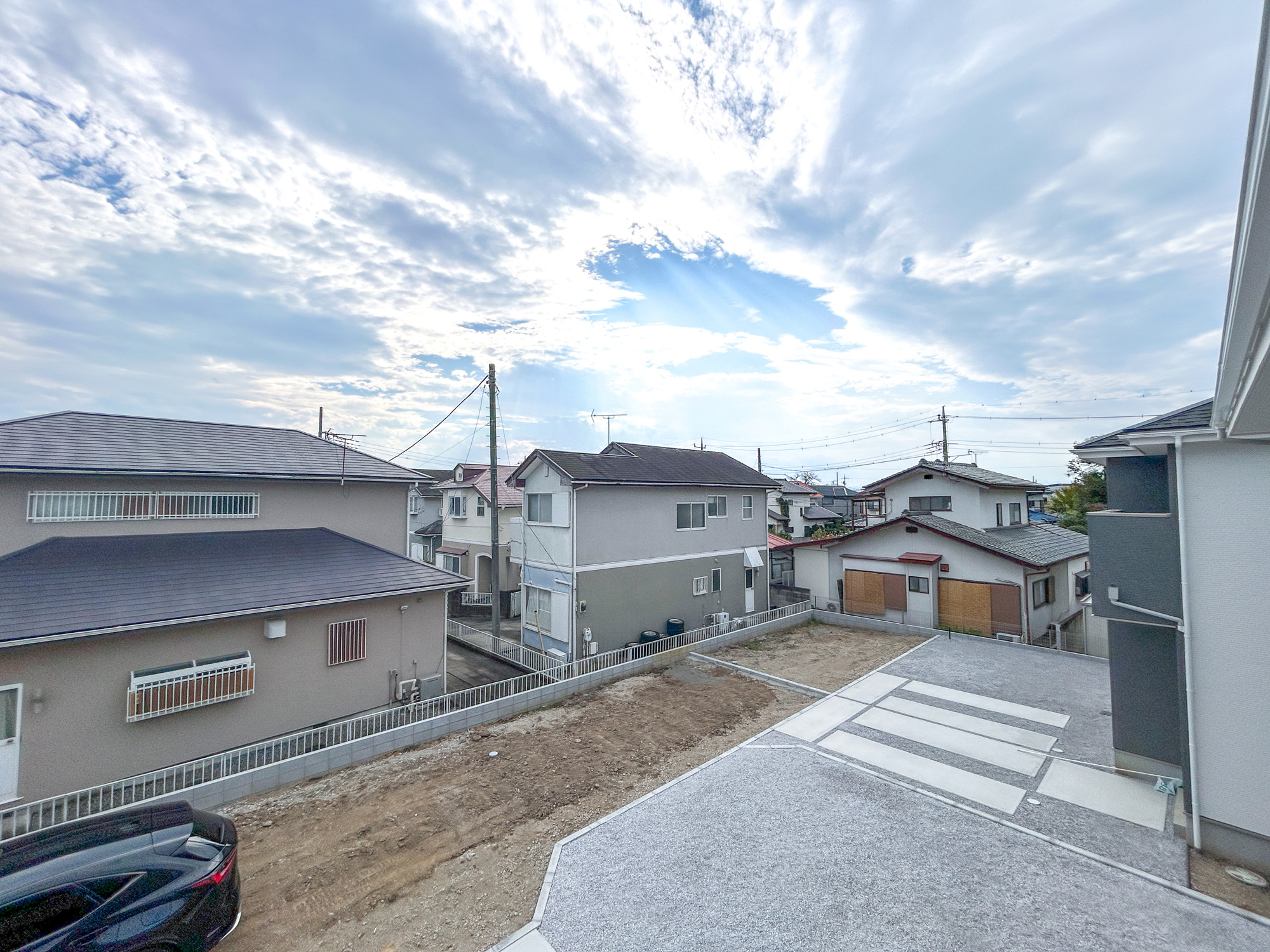 前橋市下新田町1期　新築住宅全3棟の展望|低層の一戸建てを中心とした街並みが整然と続き、周辺は高い建物が建っていないので、採光や開放性に恵まれ、空が広く緑の多い閑静な趣を感じる環境です。